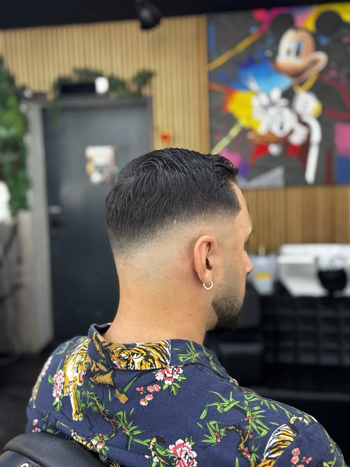 Fade-Haarschnitt mit sauberem Übergang bei Samer's Studio Fürth
