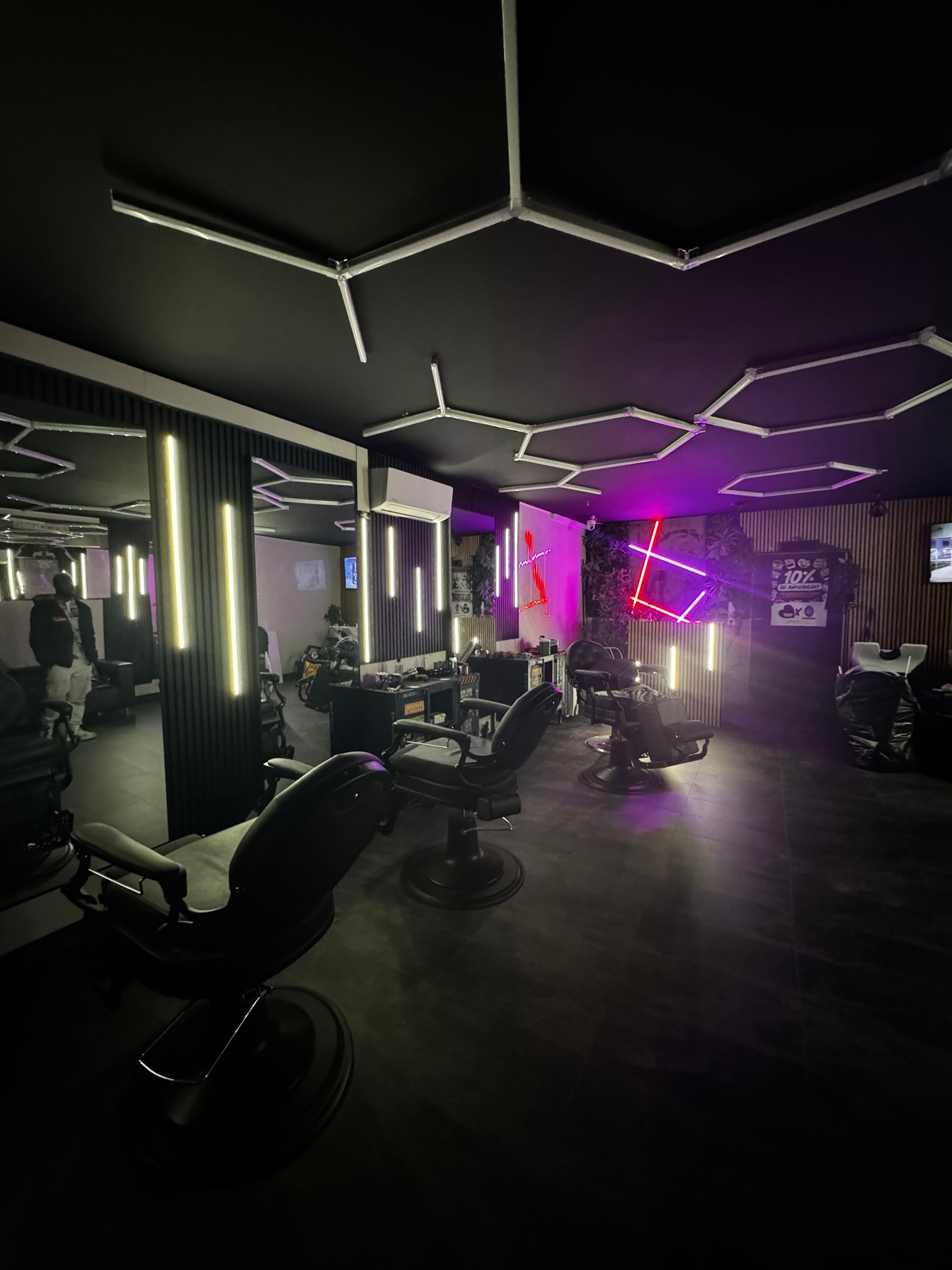 Studio mit Neonlicht
